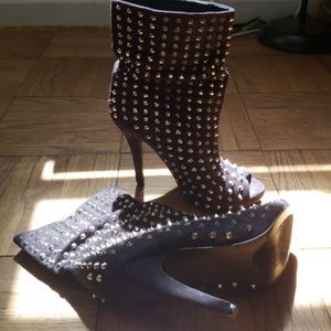 Black Spiked peep toe booties like new!